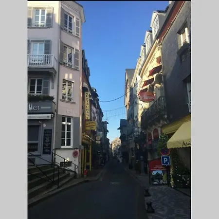 Maison Centre Ville: Historic Retreat With Private & Prime Location *