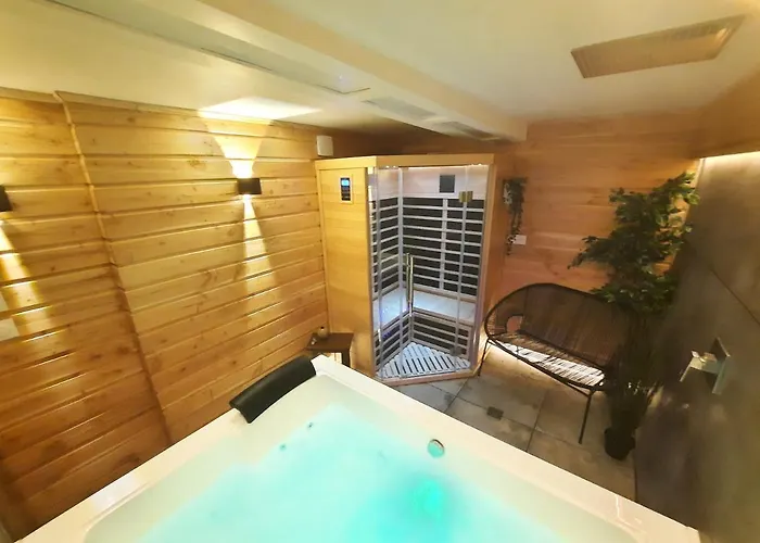 Maison Centre Historique - Bain A Remous, Sauna, Cour Exterieure Privative - Peut Se Faire A Pied A 3min Du Vieux Port, 10min De La Plage, 3min D'un Parking Gratuit, Restaurants, Boutiques, Muses, Etc