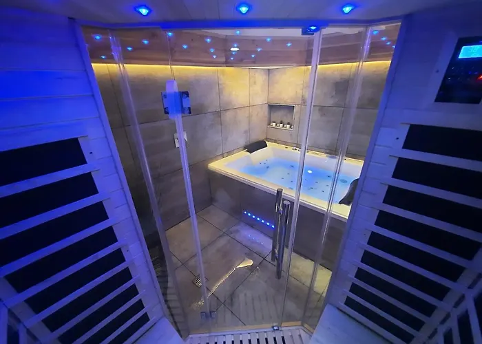 Maison Centre Historique - Bain A Remous, Sauna, Cour Exterieure Privative - Peut Se Faire A Pied A 3min Du Vieux Port, 10min De La Plage, 3min D'un Parking Gratuit, Restaurants, Boutiques, Muses, Etc Honfleur